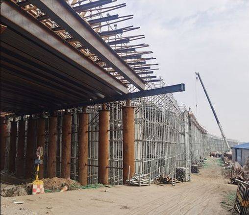 為什么盤(pán)扣腳手架比扣件式鋼管腳手架貴了2倍？ (圖3)