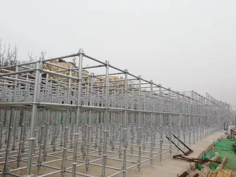 搭建腳手架橫向掃地桿與縱向掃地桿時(shí)，怎么設(shè)置好？ (圖1)